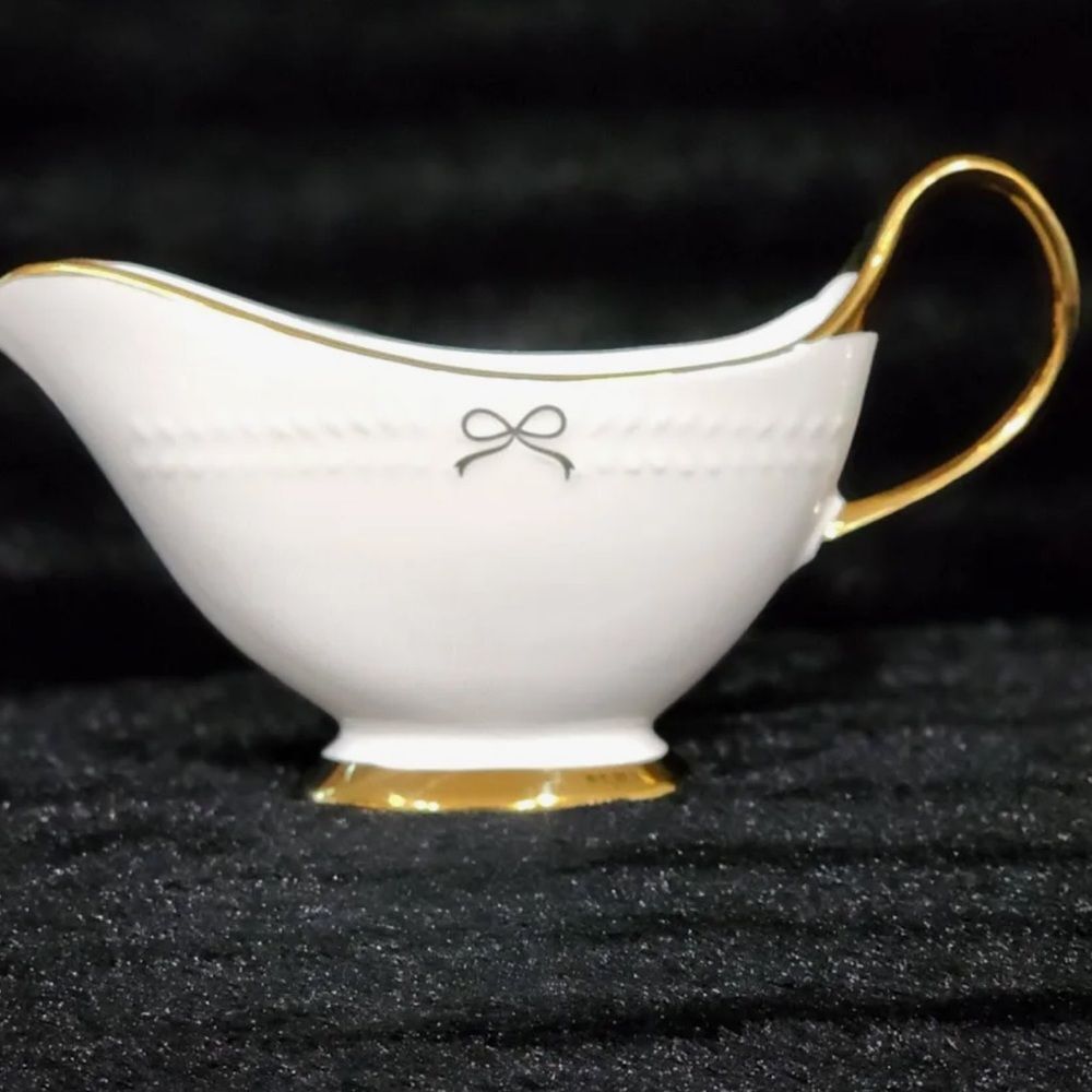 Yedi White Porcelain Gravy Boat with Gold Trim and Bow Detail